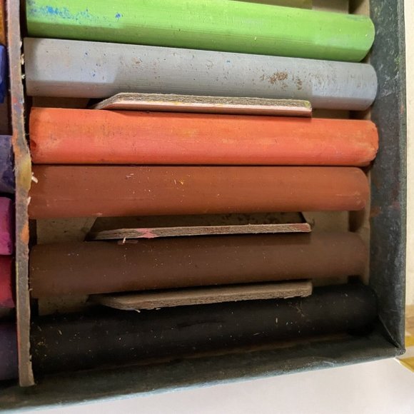 Sargent School Chalk Crayons Colors Pastels 24 Brilliant Dustless 6" x 6" - Picture 2 of 9